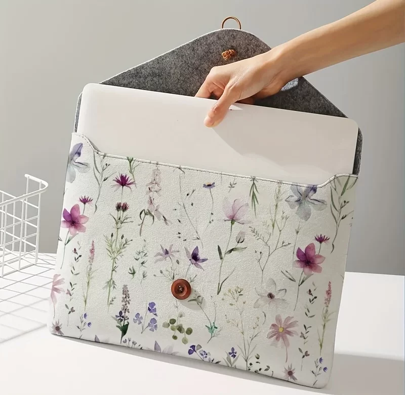 Fialová květinová taška na notebook | ochranný obal, pouzdro na tablet