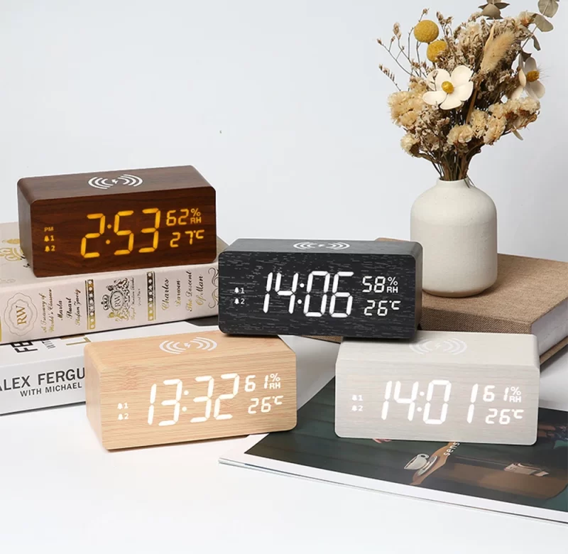 Digitální dřevěný budík s led displejem | budík, stolní hodiny