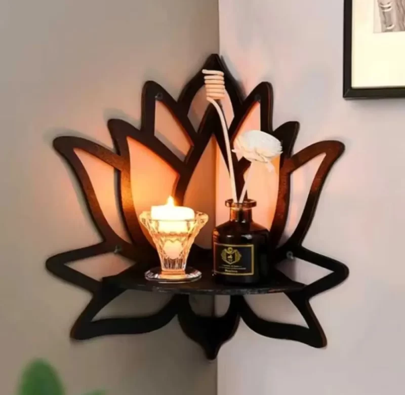 Dřevěná rohová závěsná polička lotus | dekorace