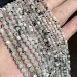 černý skvrnitý měsíční kámen