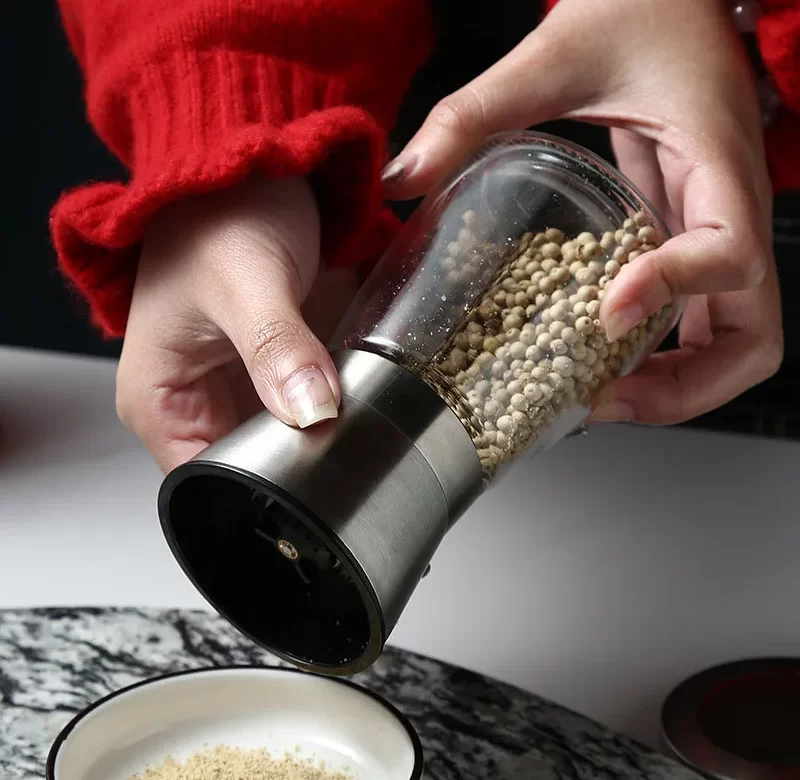 Nerezový mlýnek na koření s nastavitelnou hrubostí | kuchyňské potřeby