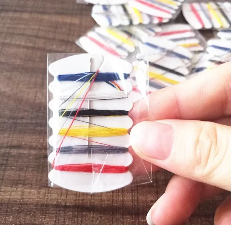 Cestovní šicí sada s jehlou a nití | šicí potřeby 10 ks