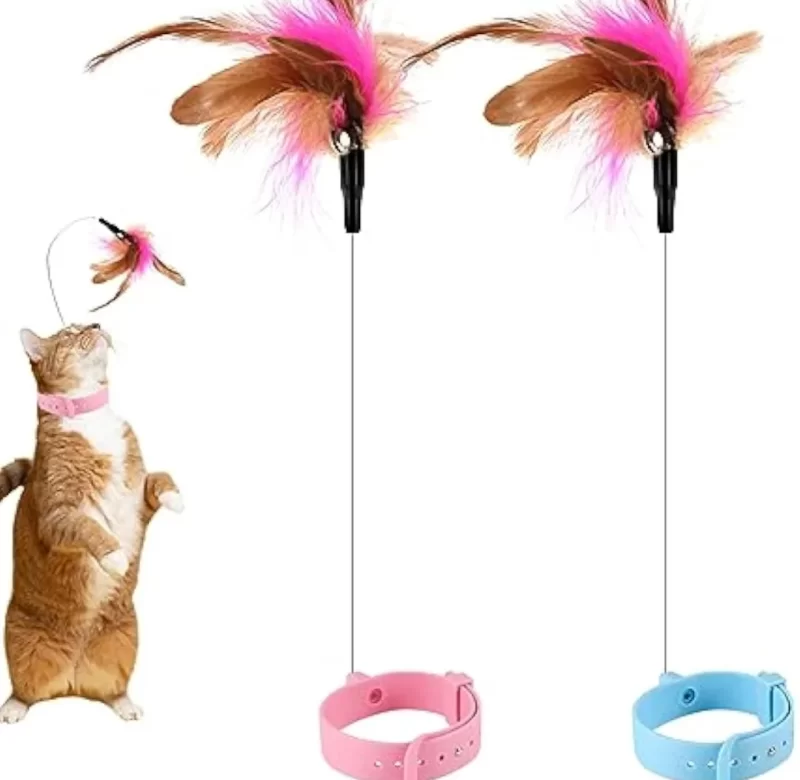 Kočičí obojek s peříčkovou hračkou | chovatelský doplněk