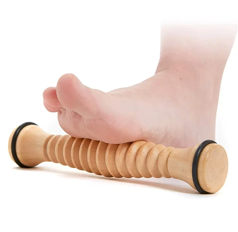 Masážní váleček na nohy dřevěný | relaxace