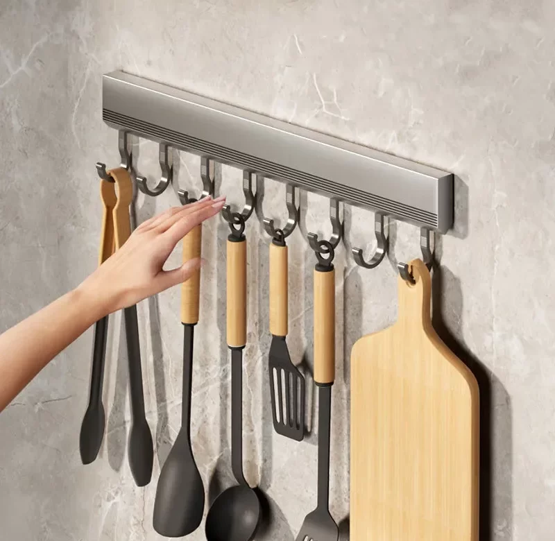 Nástěnný věšák s háčky bez vrtání | držák