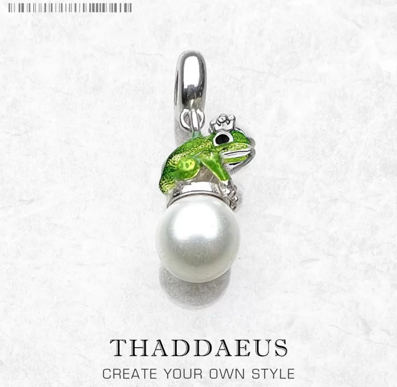 Stříbrný přívěsek žába s perlou | šperk